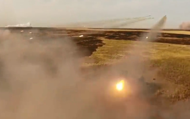 Uy lực khủng khiếp của pháo phản lực phóng loạt quân đội Nga